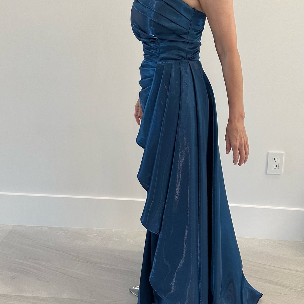 Elegant Blue Evening Gown